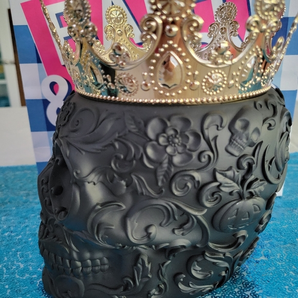 Bath and Body Skull Crown Candle Holder NEW - Picture 3 of 5